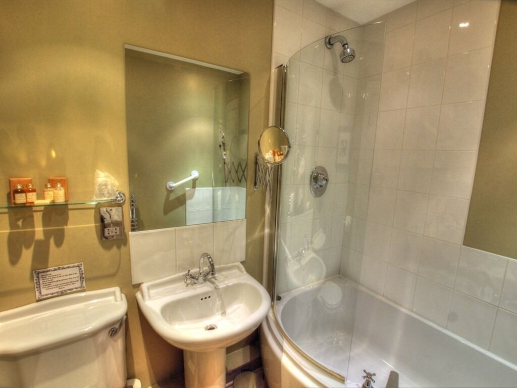 luxury double room, 1 king bed, ensuite | bathroom