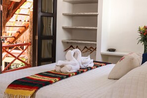 Suíte, 1 cama King, vista para o jardim | Roupas de cama premium, individualmente decorados