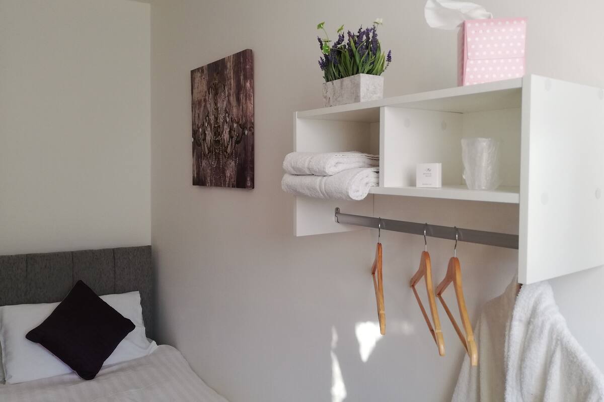 Chambre Simple, salle de bains privée
