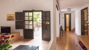 Luxury Villa, 1 Bedroom | Egyptian cotton sheets, premium bedding, in-room safe
