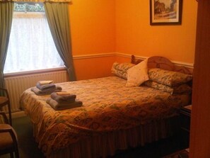 Chambre double, salle de bains privée