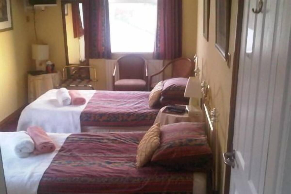 Chambre, lits jumeaux, sdb privée
