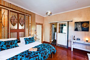 Standard Room | Egyptian cotton sheets, premium bedding, in-room safe