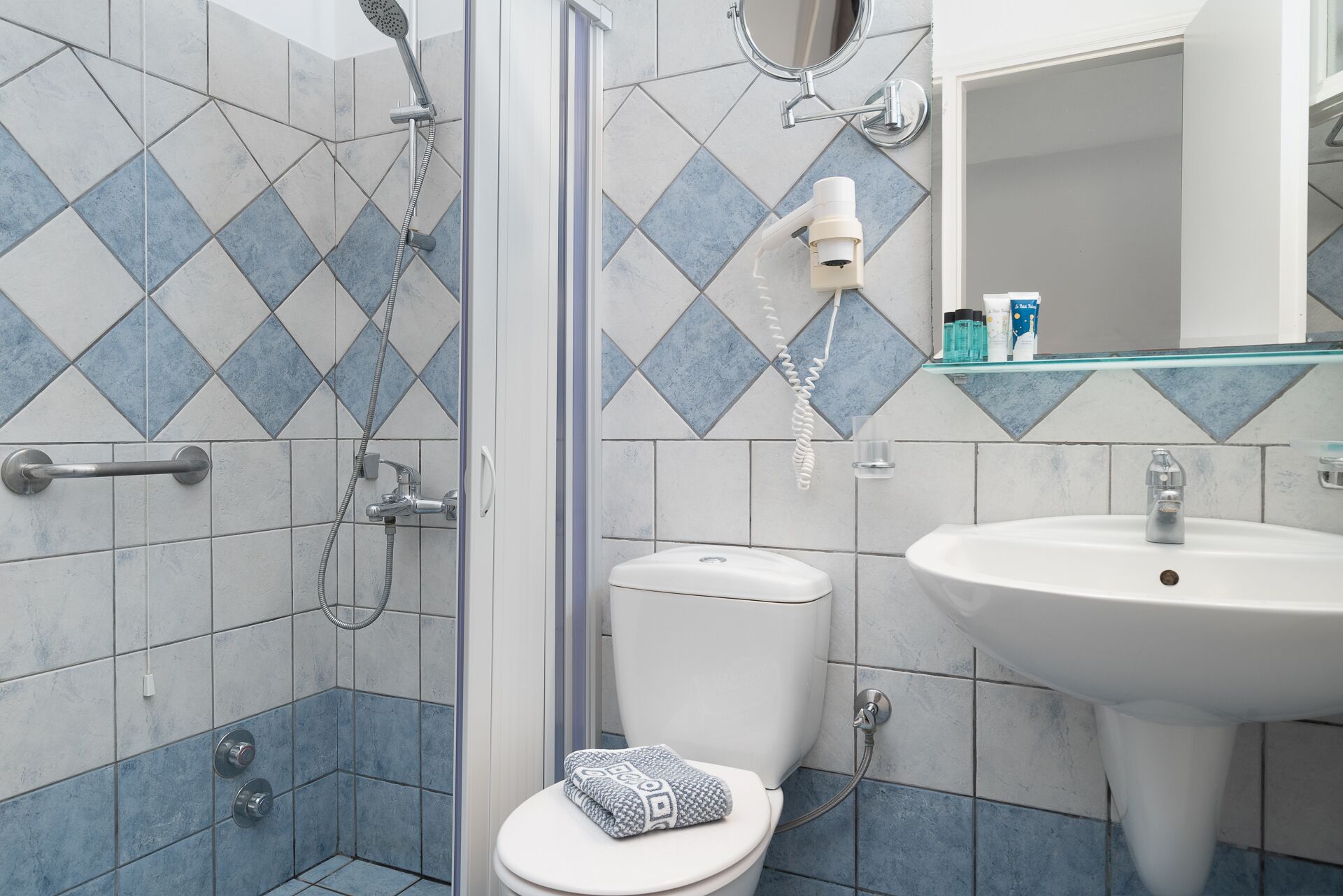 honeymoon room | bathroom | eco-friendly toiletries, hair dryer, slippers, towels