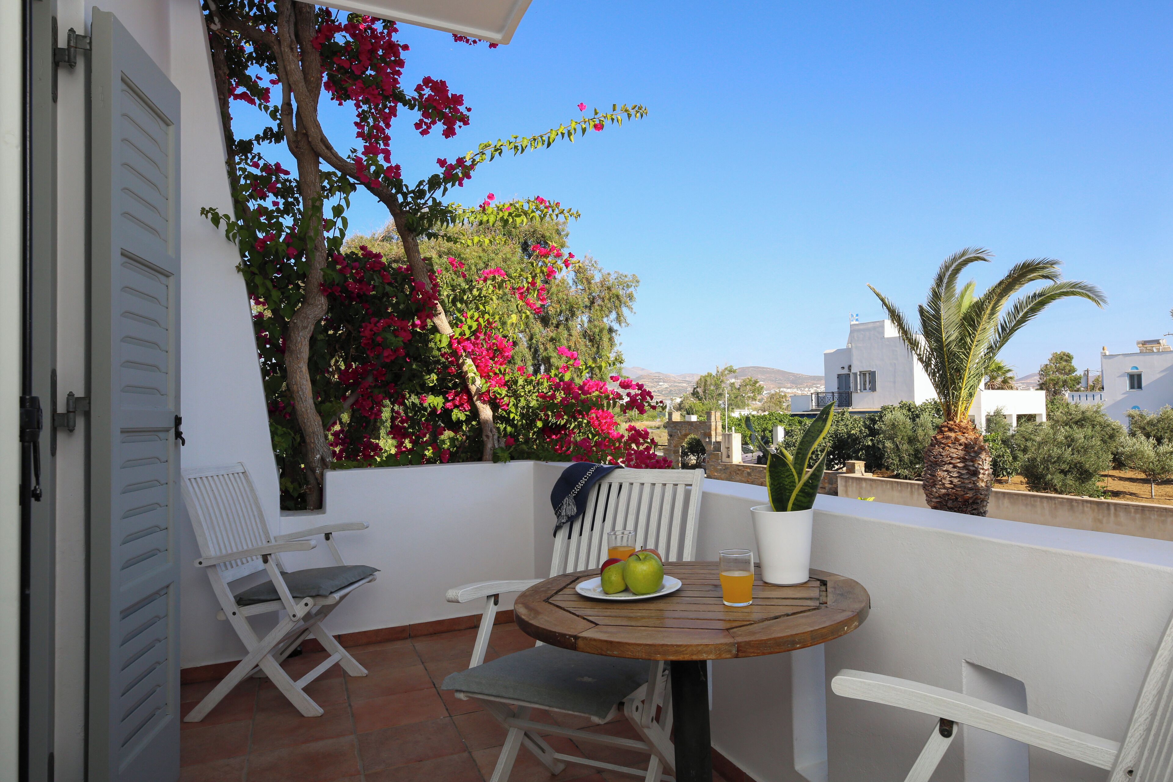 family room | 1 bedroom, in-room safe, individually decorated, individually furnished