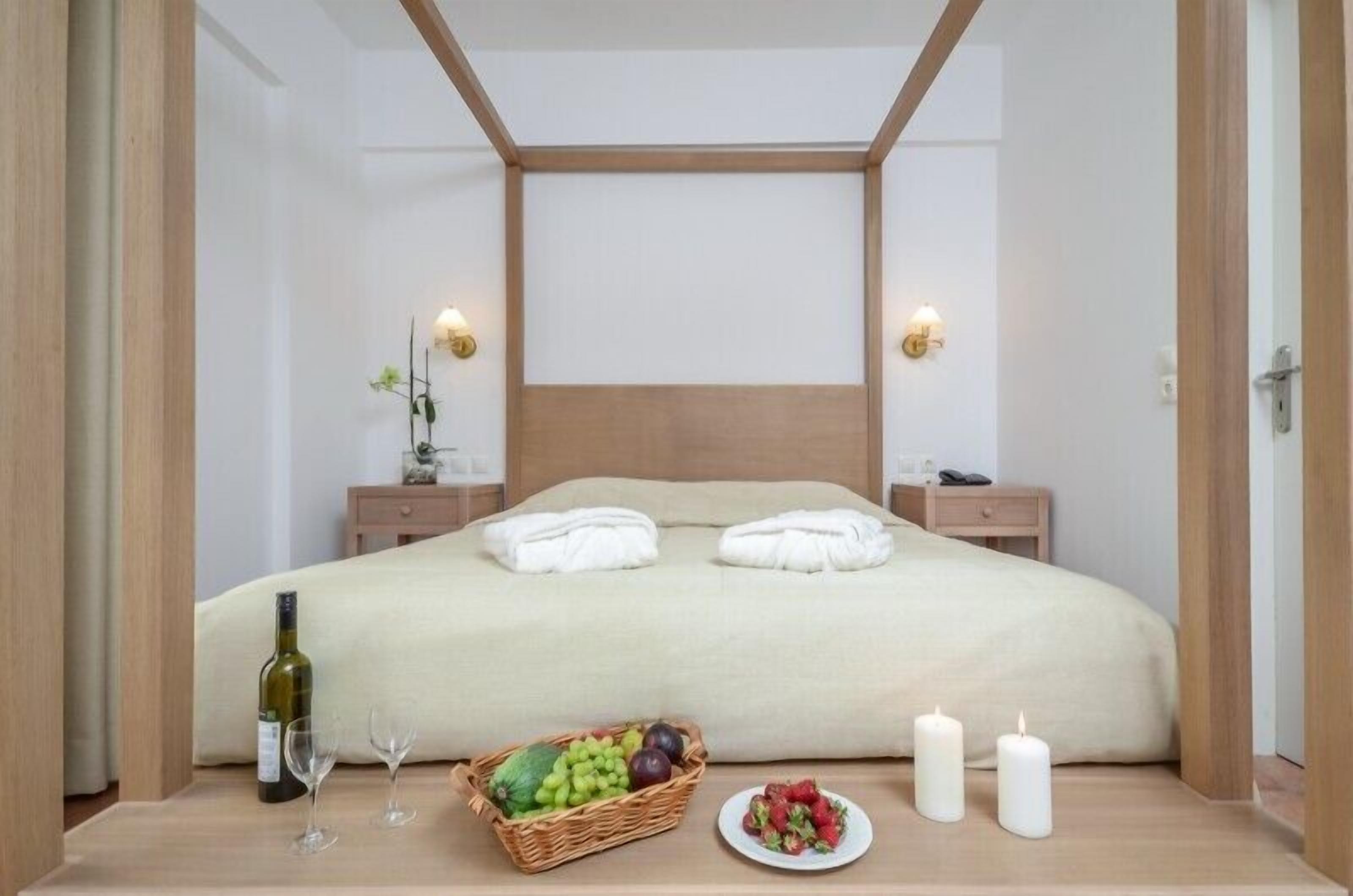 honeymoon room | 1 bedroom, in-room safe, individually decorated, individually furnished