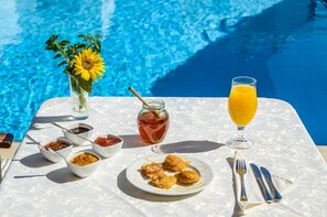 Outdoor dining - Astir of Naxos (Naxos)