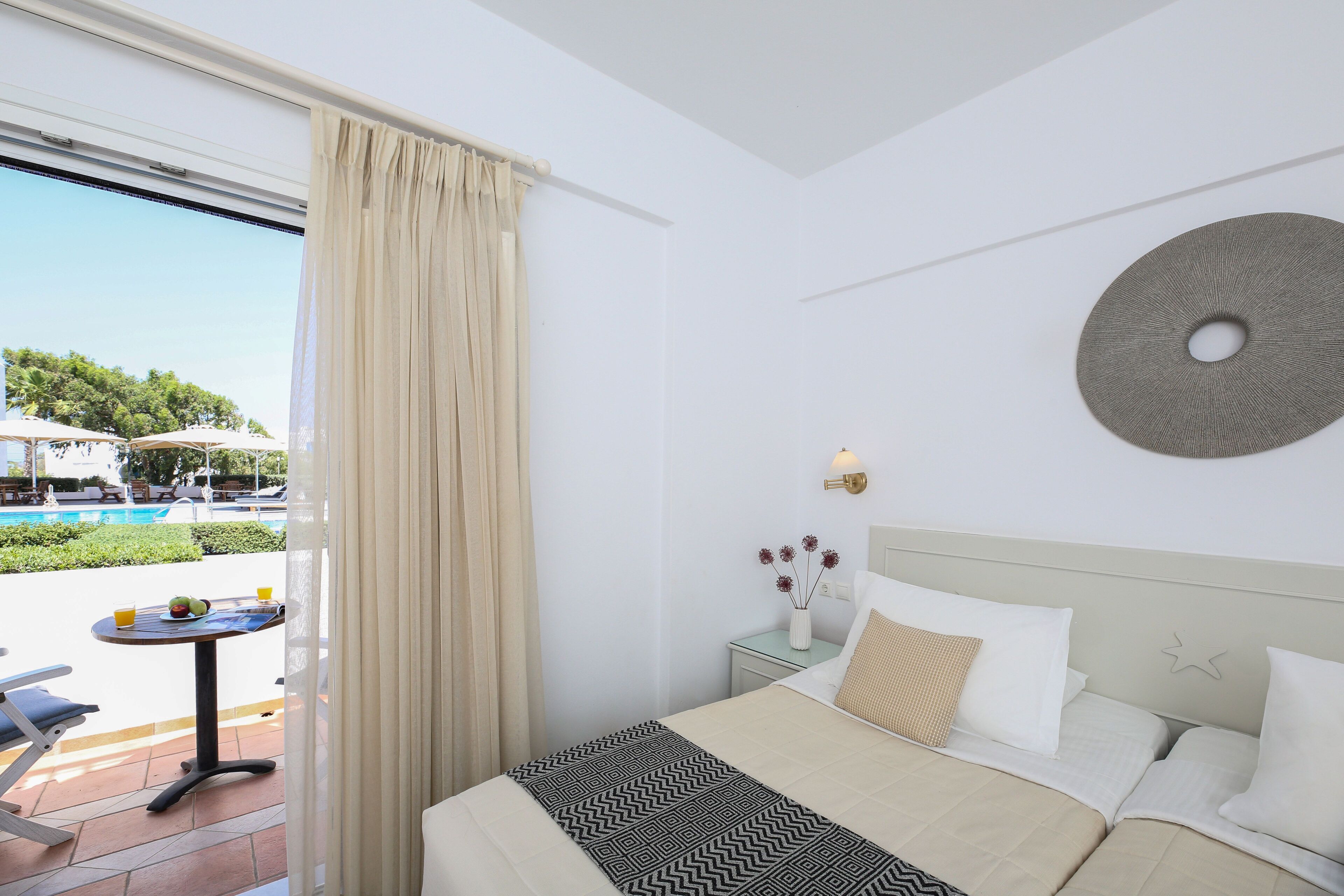 Habitación estándar con 1 cama doble o 2 individuales | Caja fuerte, decoración individual, mobiliario individual y escritorio