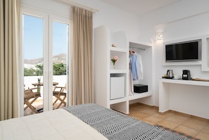Honeymoon Room | In-room safe, individually decorated, individually furnished, desk