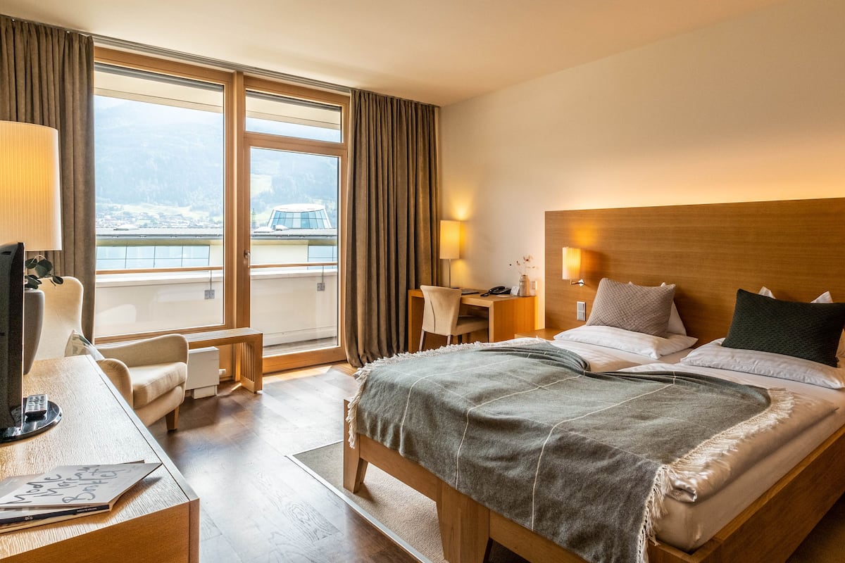 Ropa de cama de alta calidad y artículos del minibar gratis