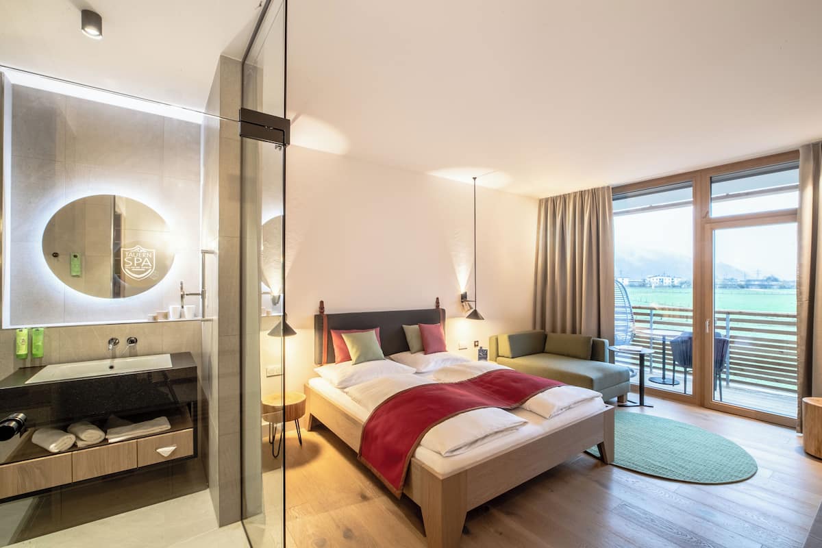Roupas de cama premium, frigobar (abastecido com itens grátis)