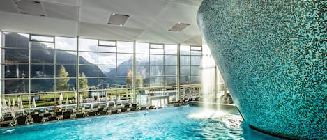 Couples treatment rooms, sauna, spa tub, steam room, hot springs