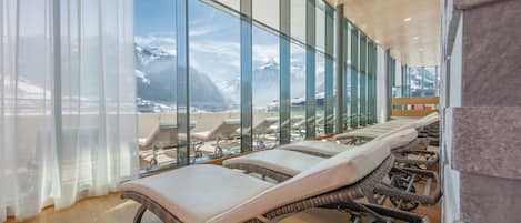 Couples treatment room(s), sauna, hot tub, steam room