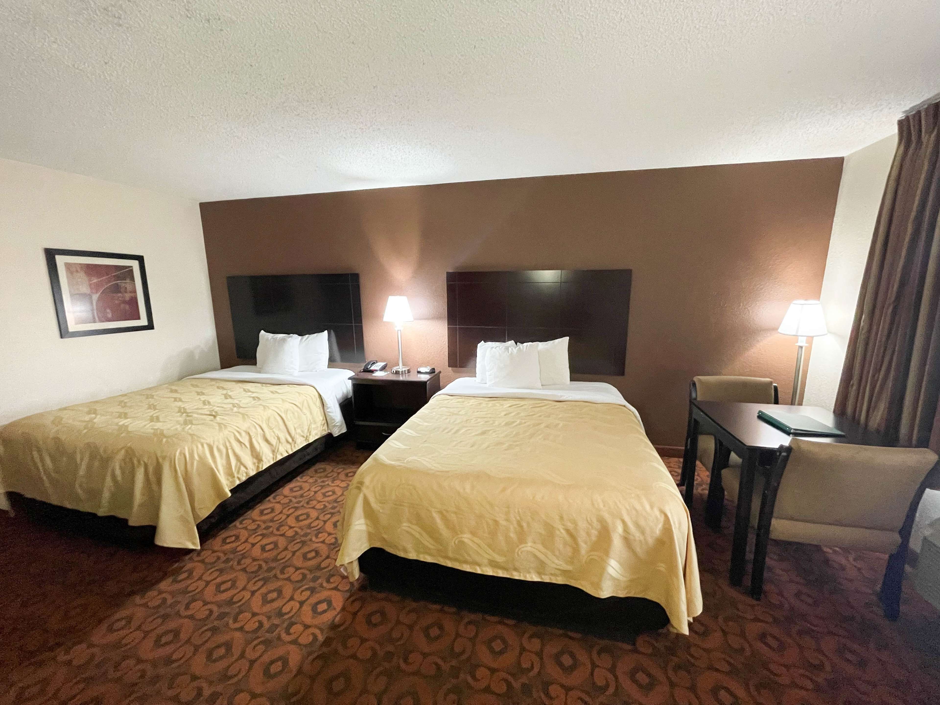 Skrivebord, skrivebord for bærbar PC og blendingsgardiner