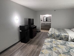 Desk, laptop workspace, blackout curtains, iron/ironing board - Motel 6 Oklahoma City, OK - Fairgrounds West (Oklahoma City)