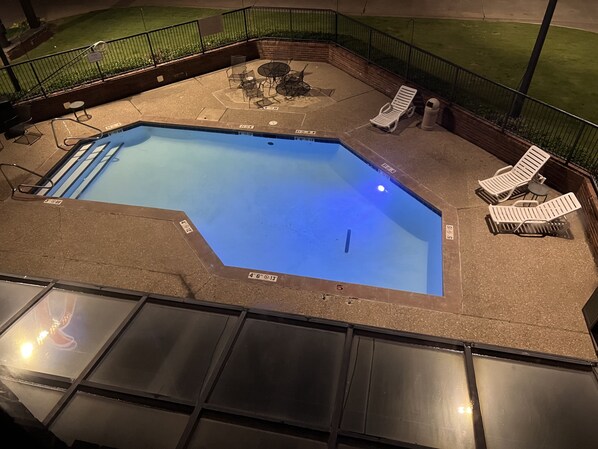 Sesongbasert utendørsbasseng