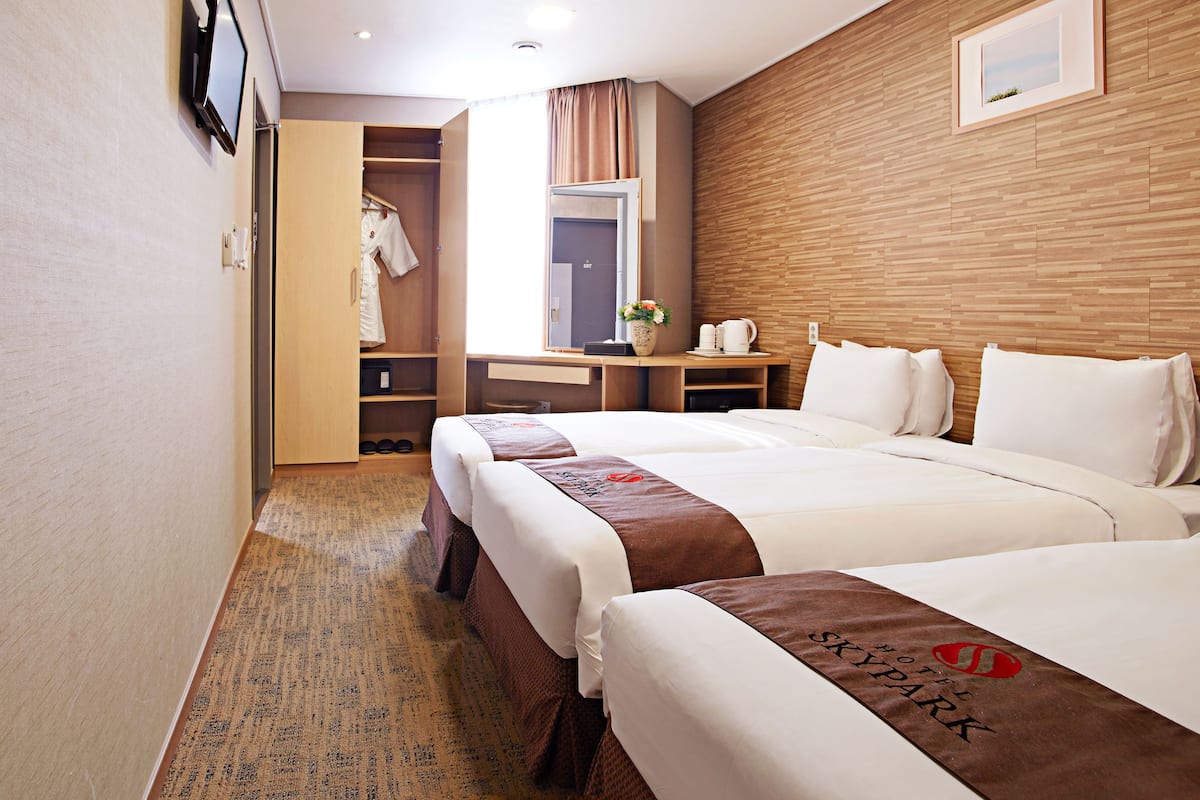 Premium bedding, in-room safe, desk, soundproofing