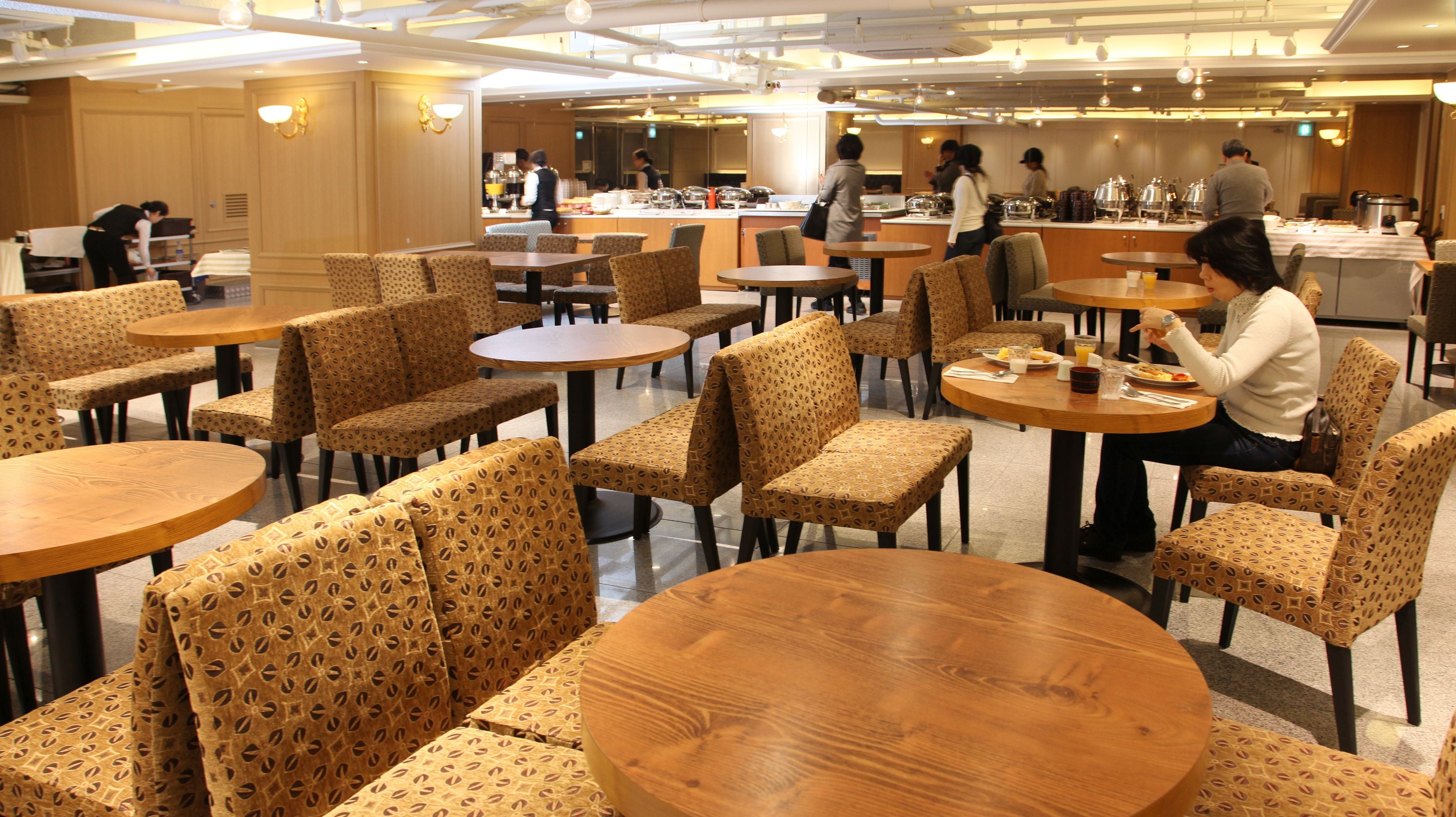 daily buffet breakfast (krw 19800 per person)