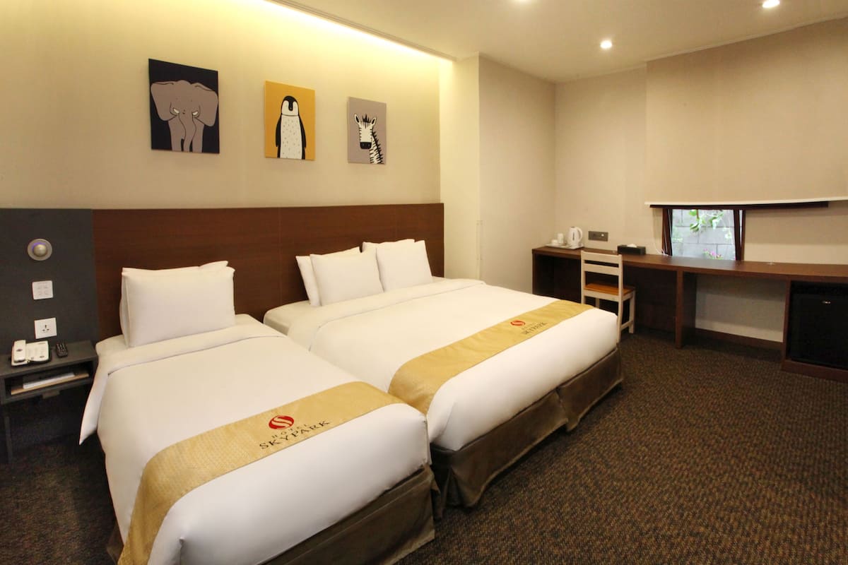 Premium bedding, in-room safe, desk, soundproofing