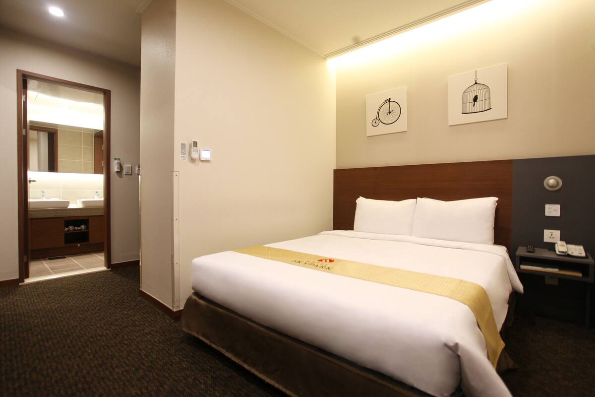 Premium bedding, in-room safe, desk, soundproofing
