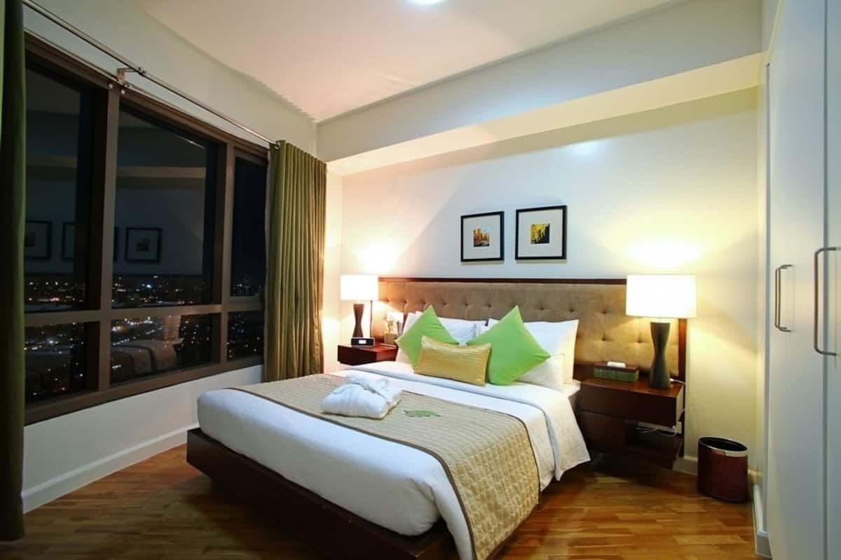 Memory-foam beds, in-room safe, individually decorated