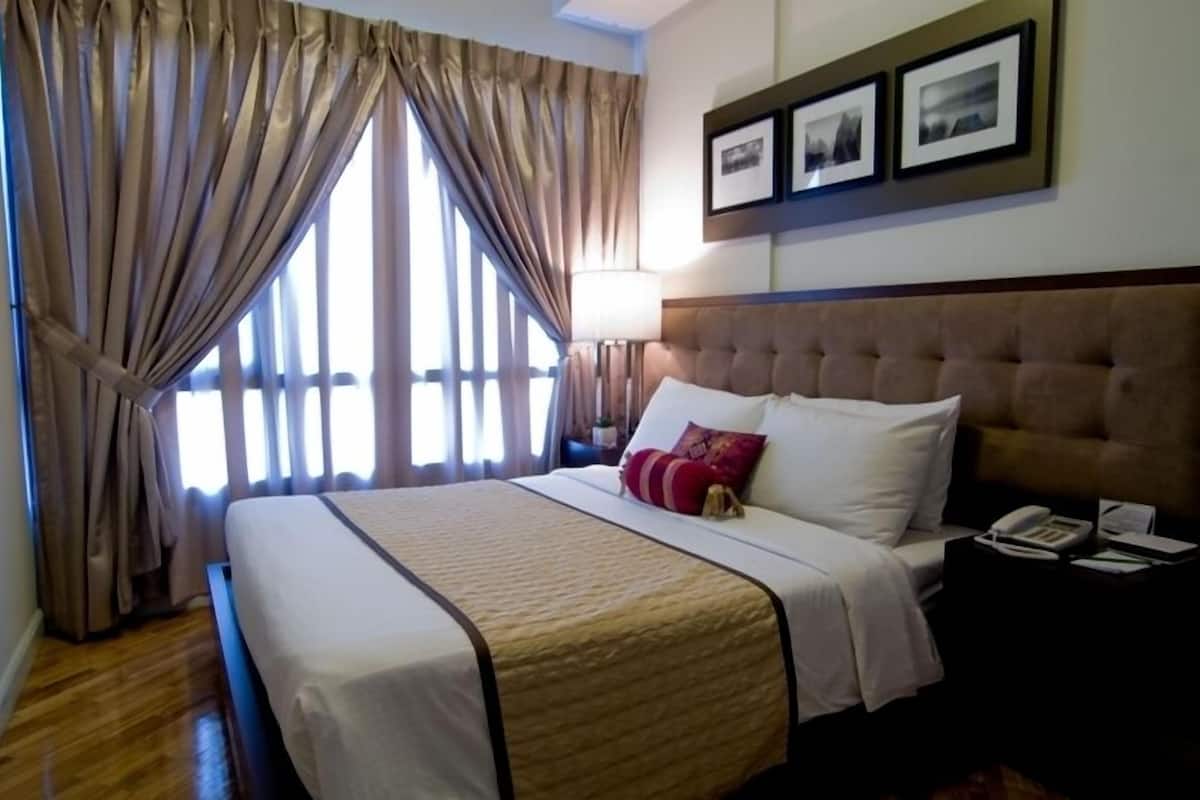 Memory-foam beds, in-room safe, individually decorated