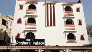 A building with a sign reading "HOTEL Raghuraj Palace." - Hotel Raghuraj Palace (Jaipur)