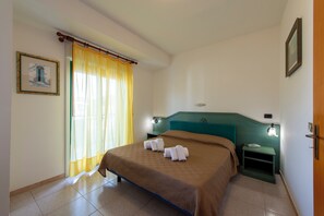 Double Room Single Use | In-room safe, bed sheets, wheelchair access