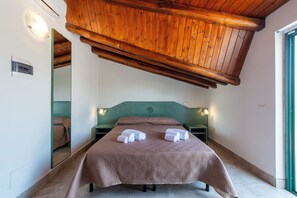 Double Room Single Use | In-room safe, bed sheets, wheelchair access - Villaggio Alkantara (Giardini Naxos)