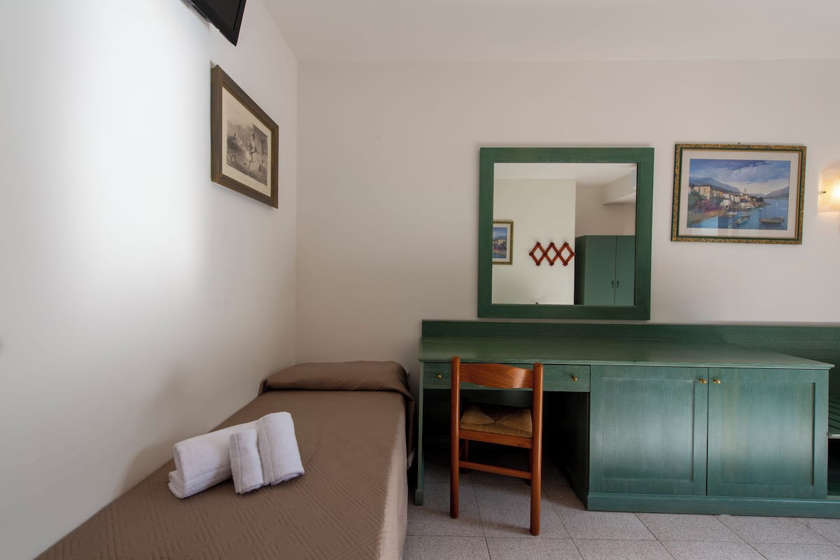1 habitación, caja de seguridad en la habitación y ropa de cama