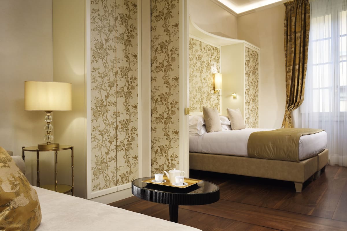 suite junior, vista città | 1 bedroom, egyptian cotton sheets, premium bedding, minibar