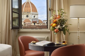 Luksussviitti, 1 suuri parisänky, poreamme, kaupunkinäköala | Näkymä kaupungille