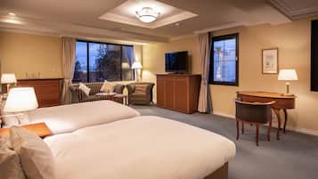 Desk, free WiFi, bed sheets