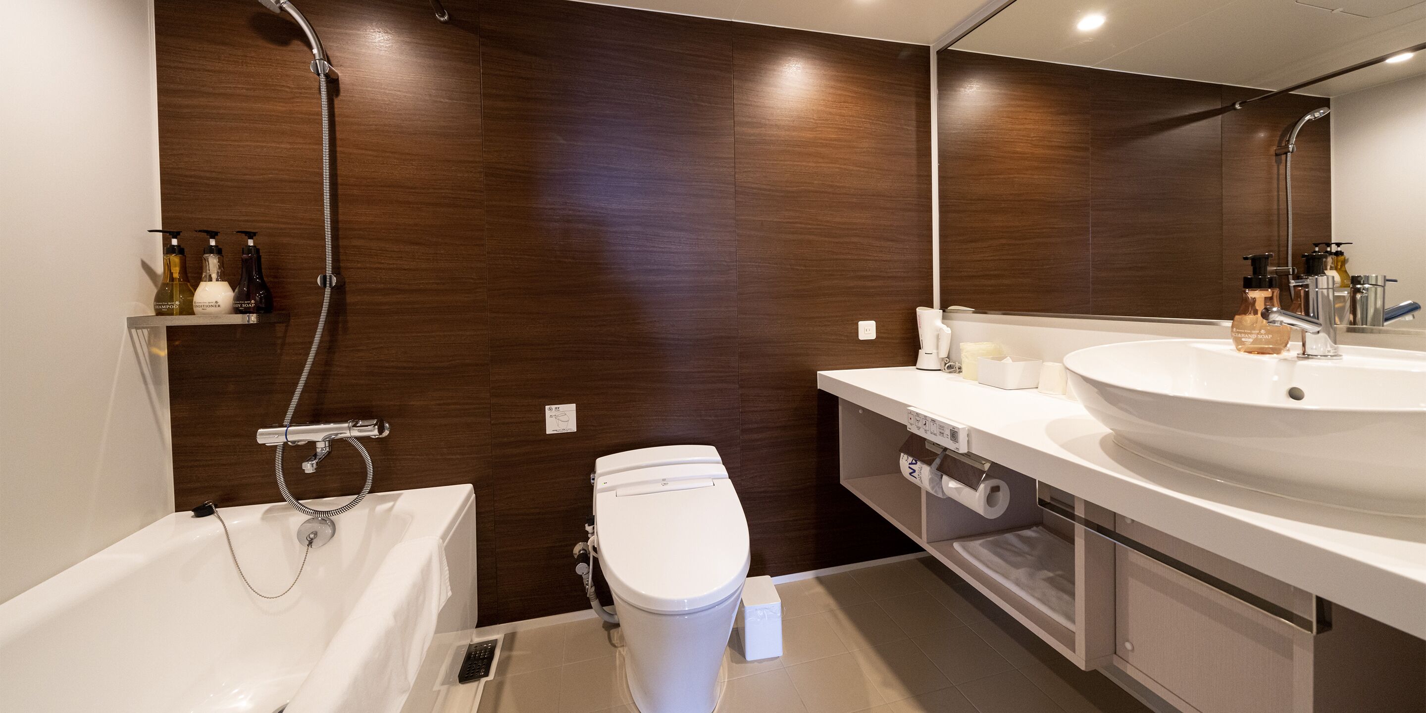 combined shower/bathtub, free toiletries, hair dryer, slippers