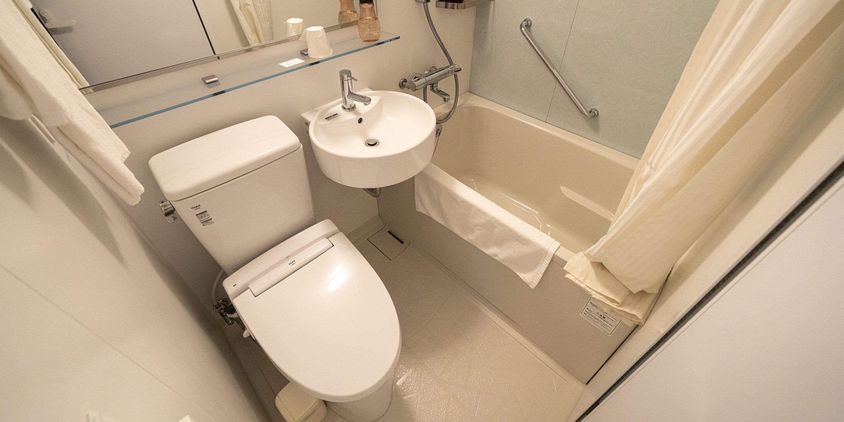 combined shower/bathtub, free toiletries, hair dryer, slippers