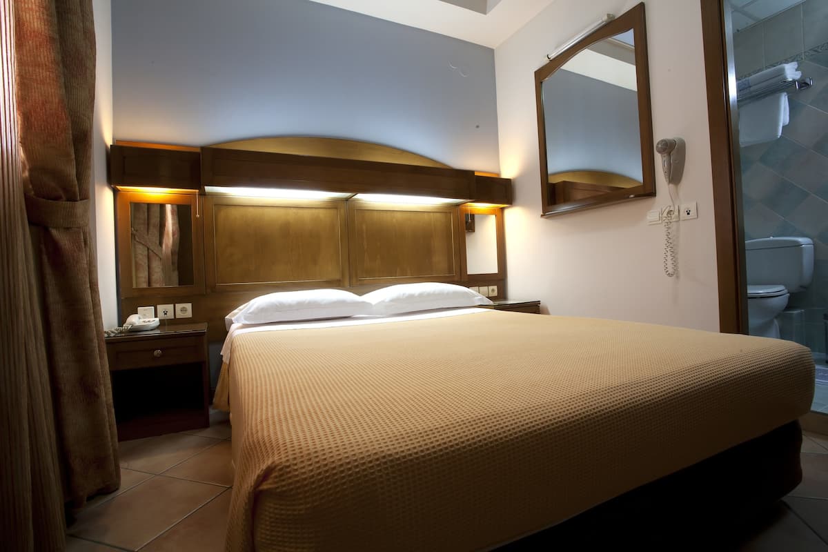 Minibar, in-room safe, soundproofing, free WiFi