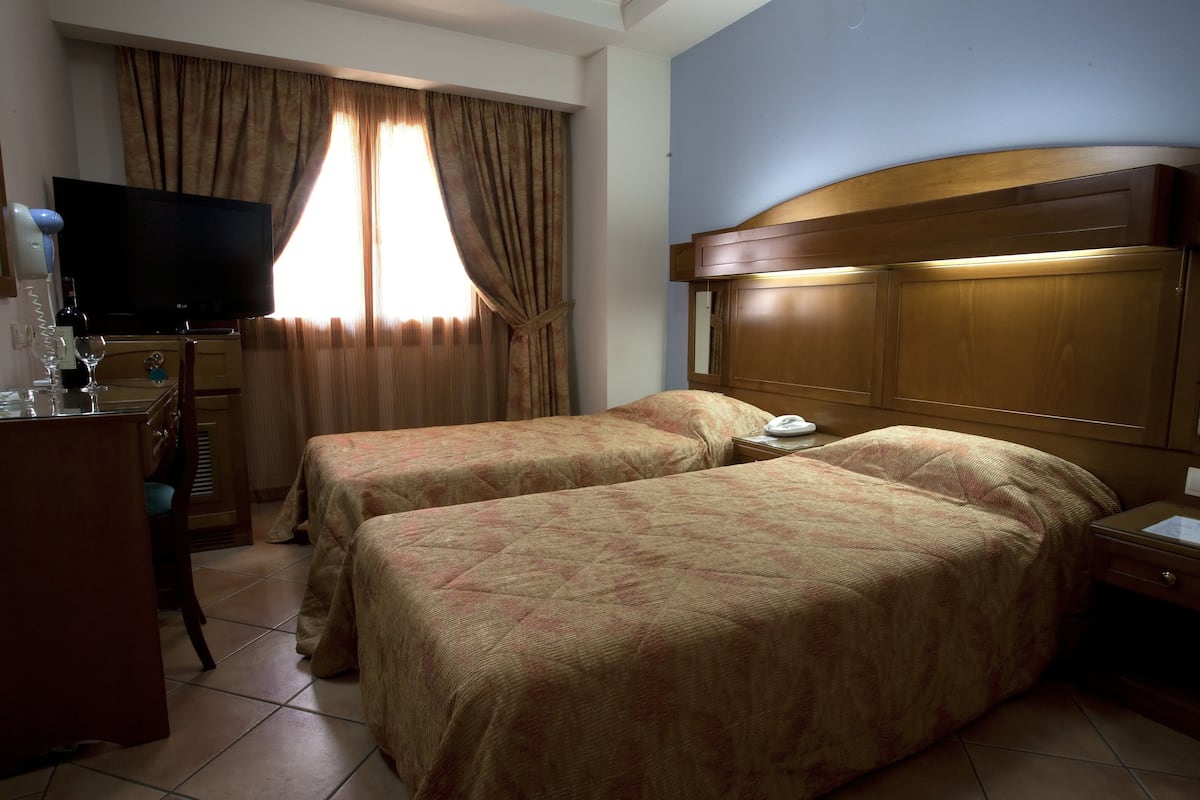 Minibar, in-room safe, soundproofing, free WiFi