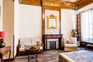 デラックス ダブルルーム | 高級寝具、セーフティボックス (室内)、客室ごとに異なる装飾、客室ごとに異なるインテリア