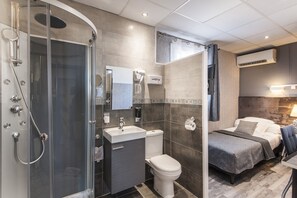 Classic Single Room | Premium bedding, in-room safe, individually decorated - Hôtel De Charme Le Provence (Salon-de-Provence)