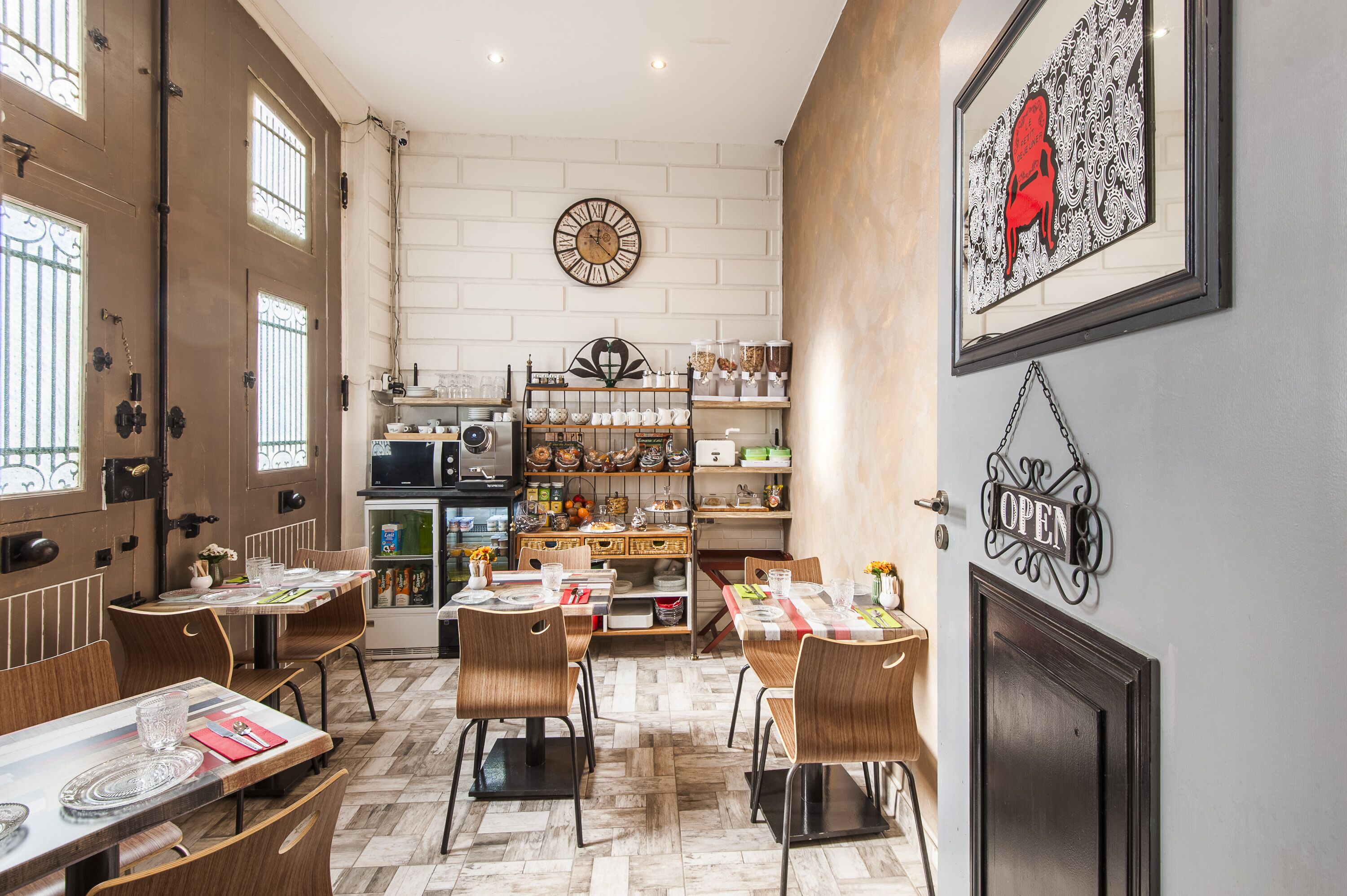 Petit déjeuner buffet (11.50 EUR par personne)