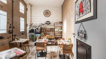 Colazione a buffet a pagamento, servita tutte le mattine