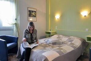 Desk, rollaway beds, free WiFi