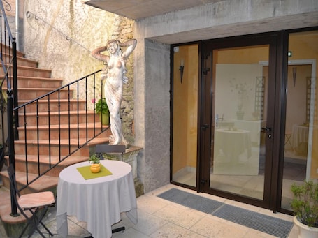 Balcony. Hotel de La Poste