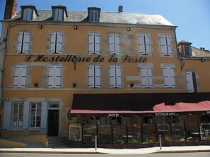 Exterior - Hotel de La Poste (Clamecy)
