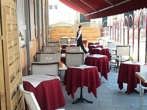 Local cuisine - Hotel de La Poste (Clamecy)