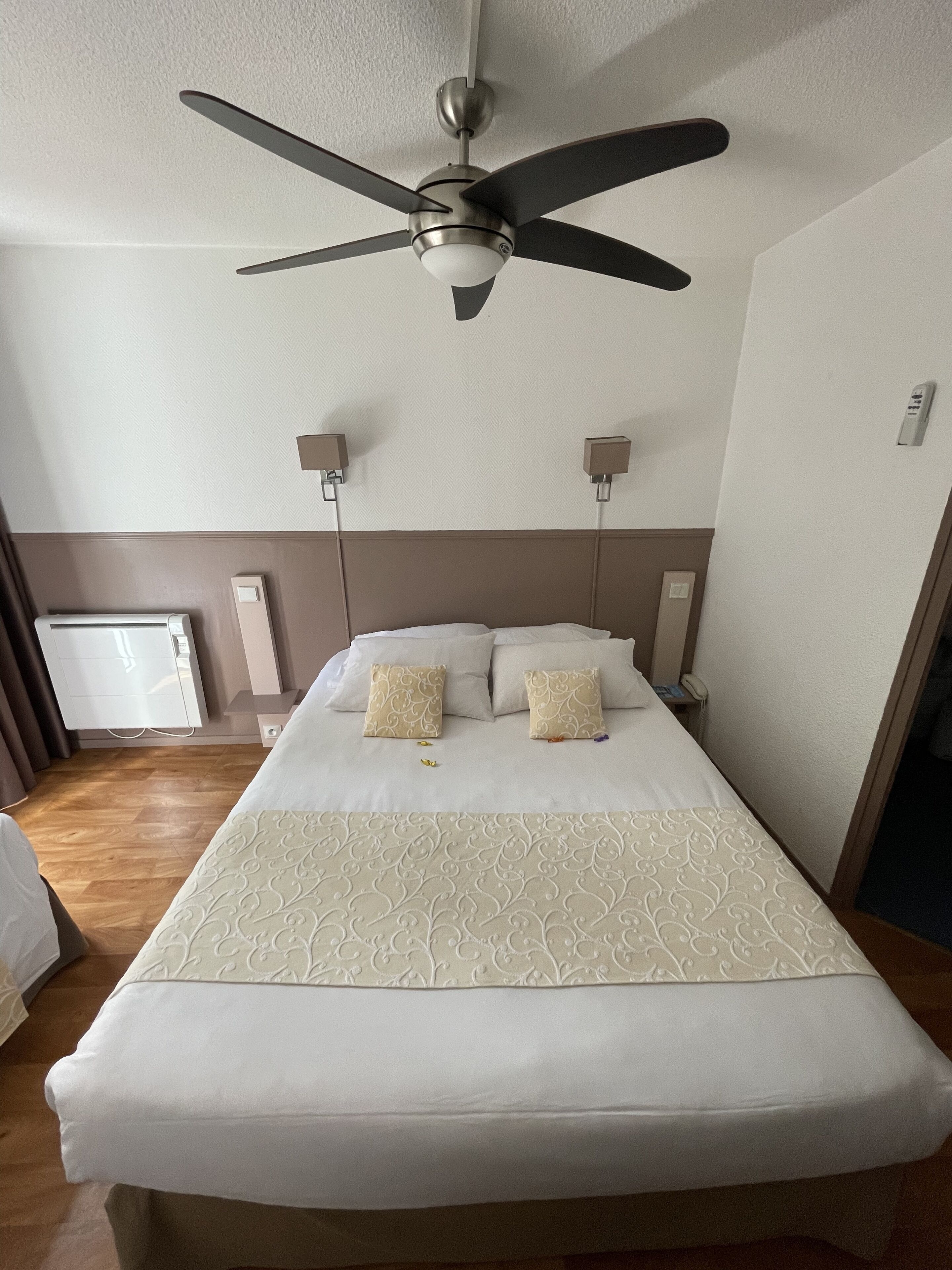 triple room | premium bedding, in-room safe, desk, blackout curtains