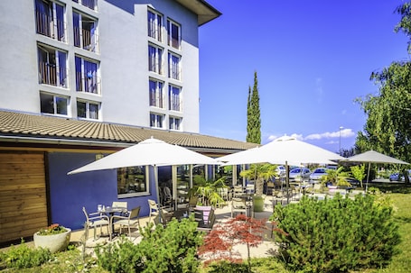 Breakfast, lunch, dinner served; French cuisine, garden views