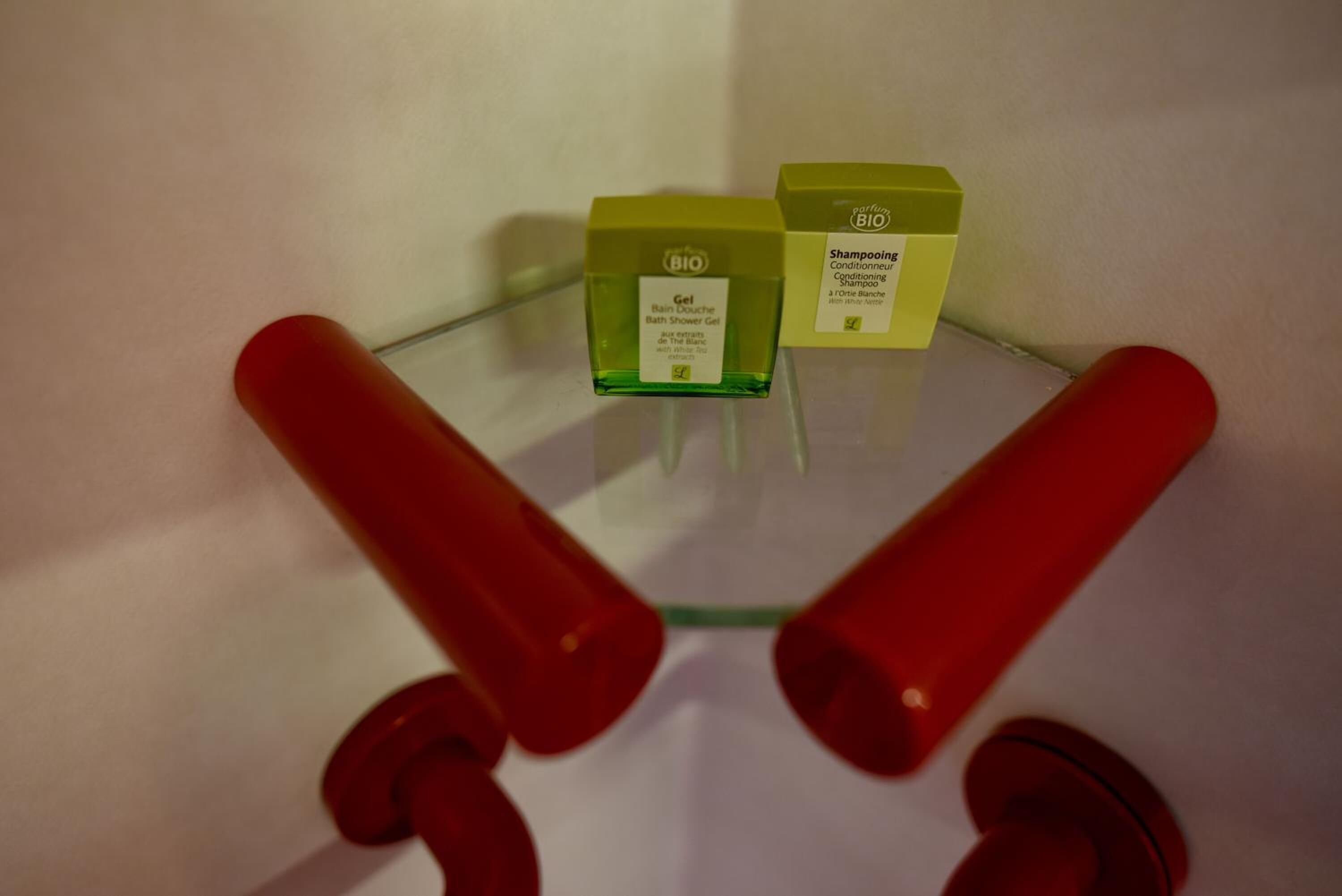 shower, free toiletries, hair dryer