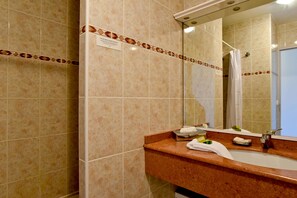 Bathroom - Hotel Restaurant Baratxartea (Sare)