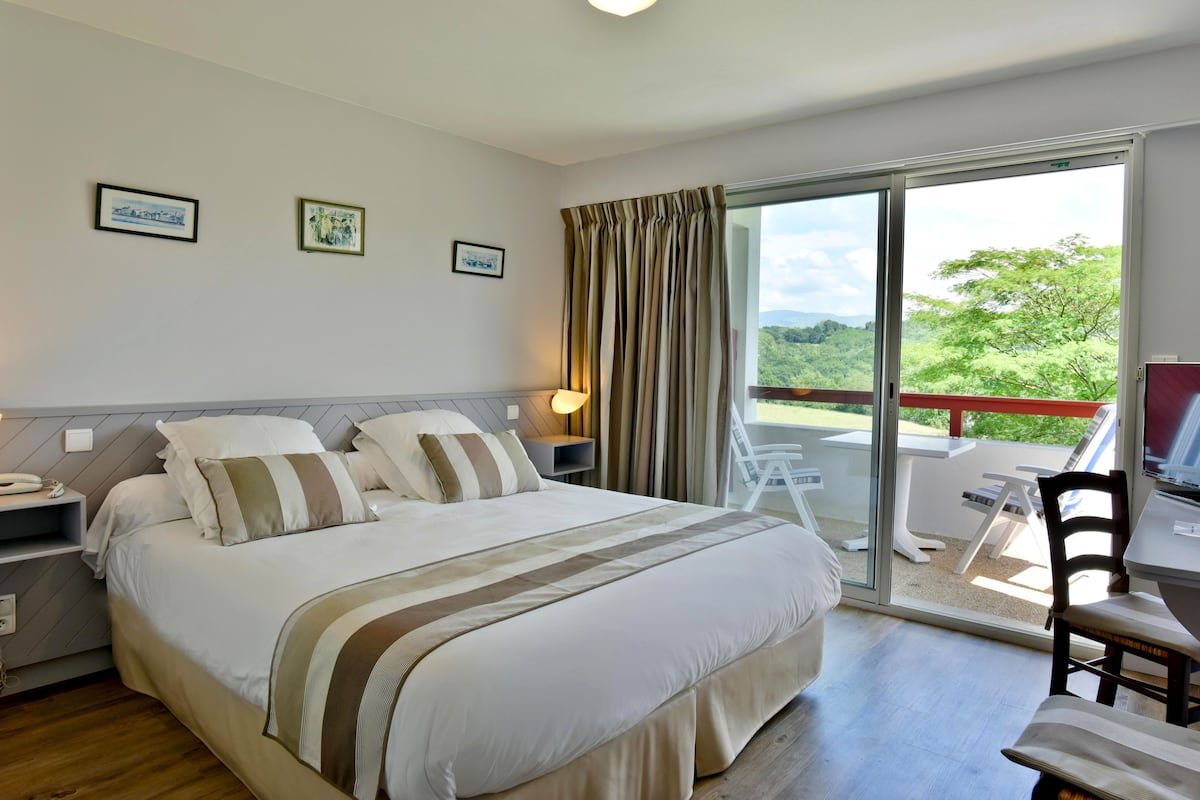 standard room | individually decorated, individually furnished, desk, iron/ironing board